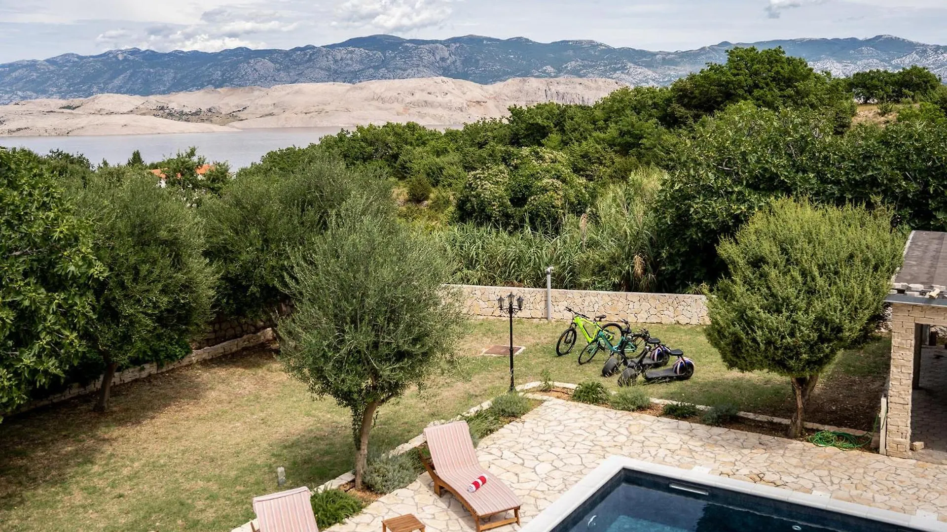Semesterbostad Beautiful Home In Pag With Outdoor Swimming Pool Pag Town